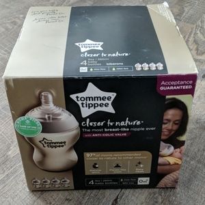 NIB- 4 baby bottles